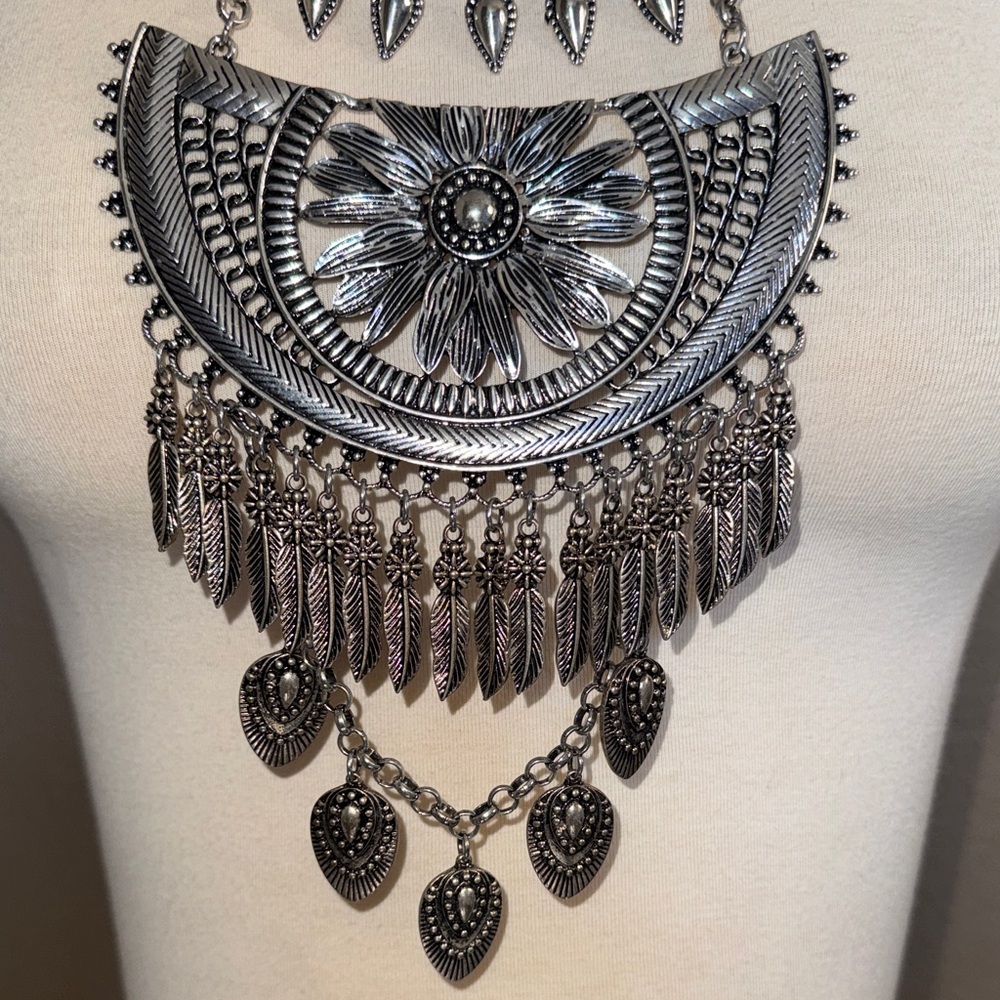 Stunning Tribal Large Statement Bib Necklace - Picture 3 of 12